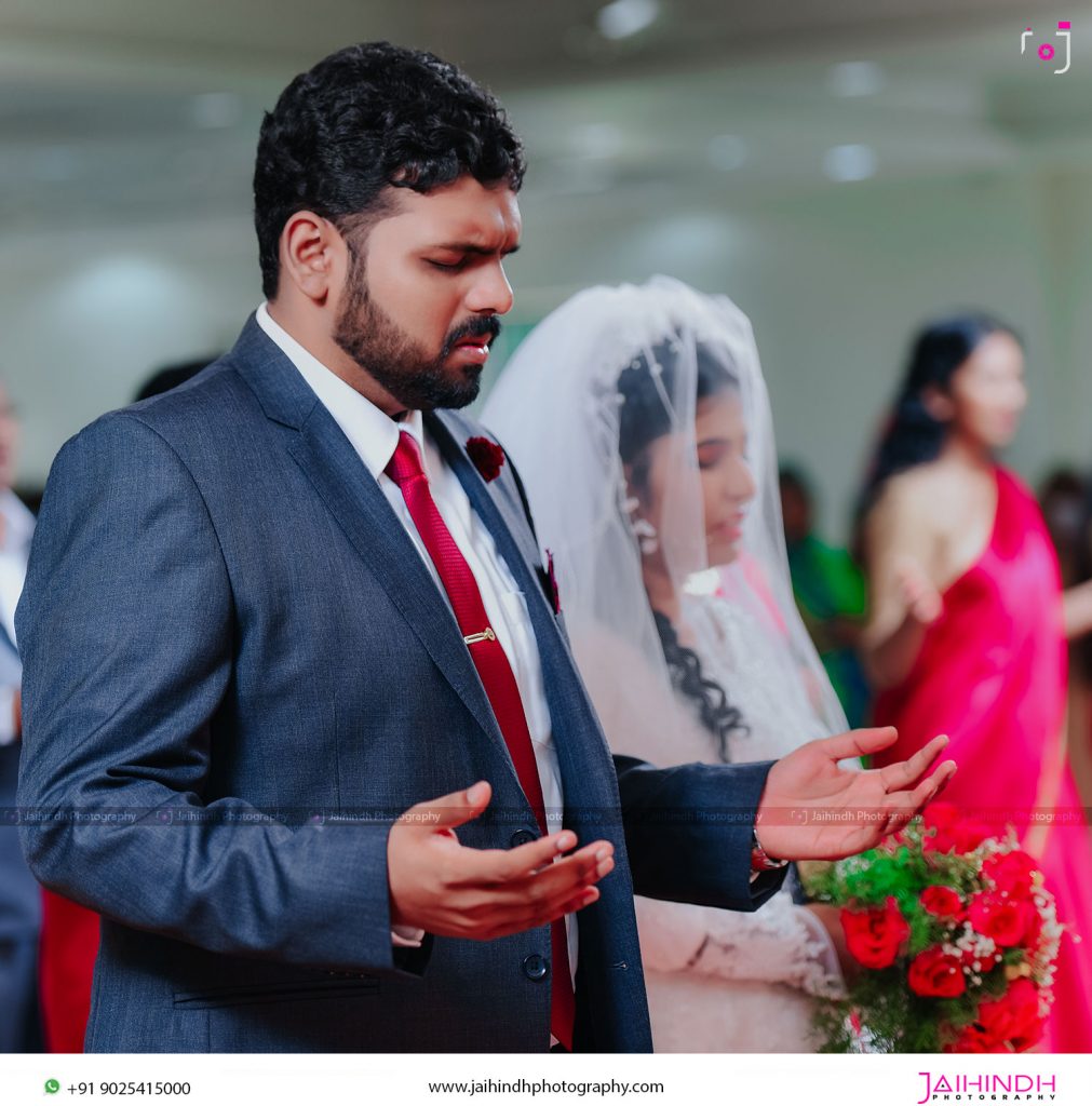 Wedding pose hi-res stock photography and images - Alamy