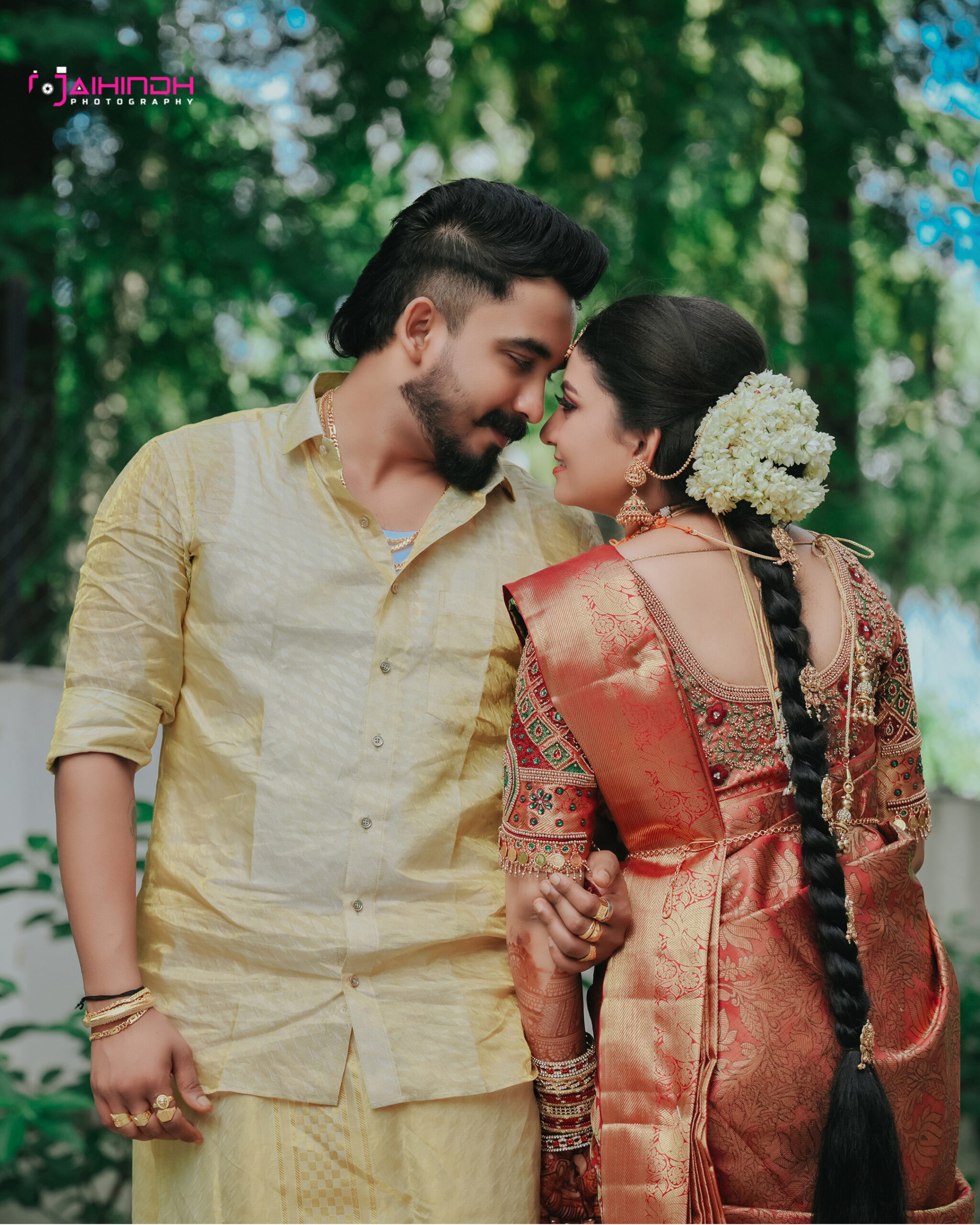 Red Veds: Best Couple Poses for Indian Wedding Photography